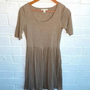 Banana Republic A-Line Side Zip Pleated Tan Dress sz 4